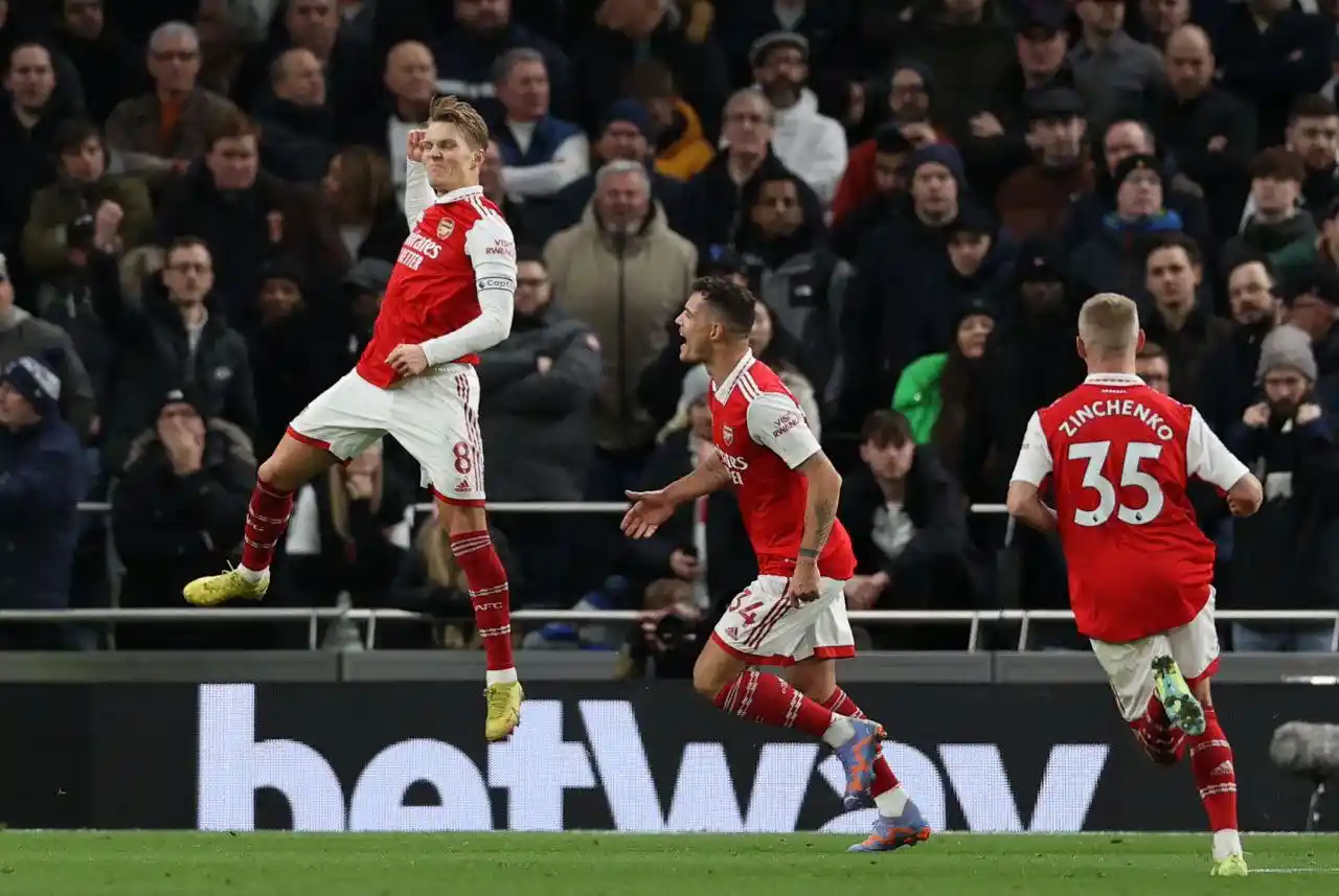 Arsenal beat Tottenham in the Premier League